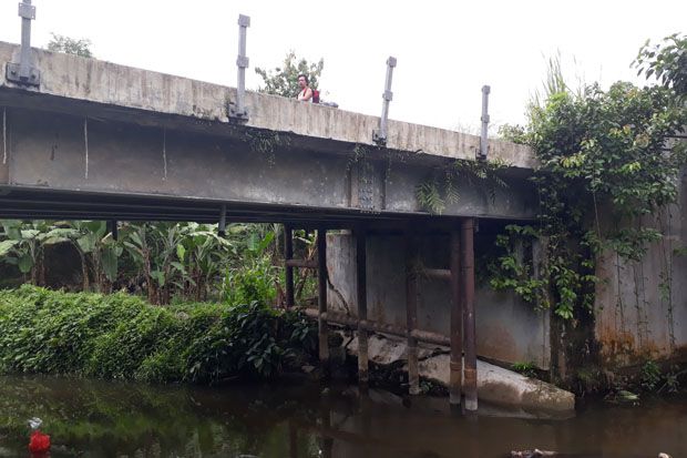 Retak, Jembatan Utama...
