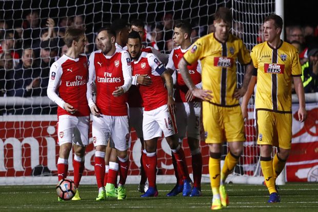 Arsenal Lolos ke Perempat...