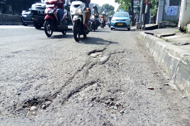 Jalan Rusak di Kawasan...