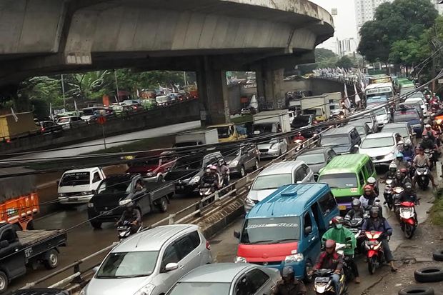 Kerusakan Jalan Memperparah...