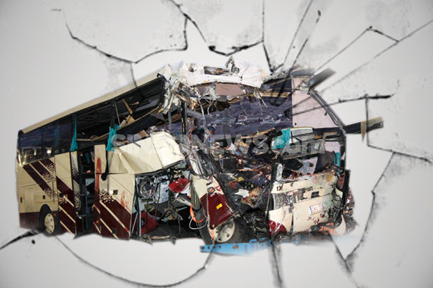 Bus Tabrak Pikap, 3...