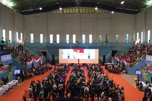 Jokowi Salurkan Bantuan...