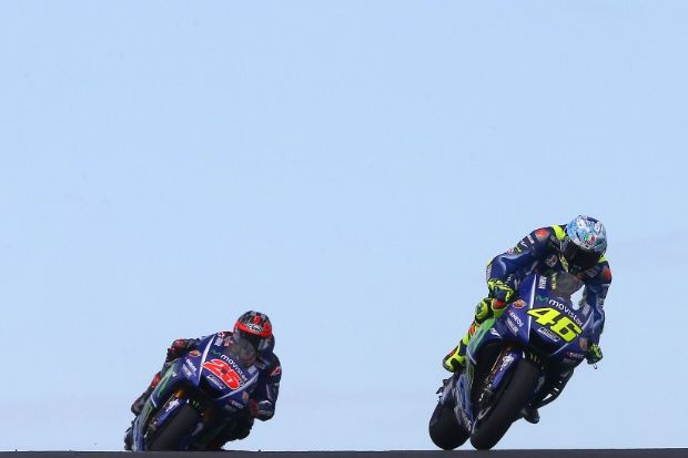 Rossi-Vinales Masih...