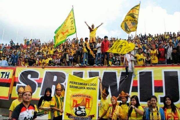 Lawan Arema, Tiga Kelompok...