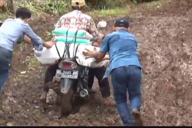 Jalan di Kabupaten Pringsewu...