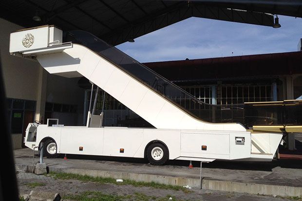 Liburan ke Bali, Eskalator...