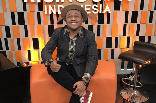 Julian Bangkit dengan...