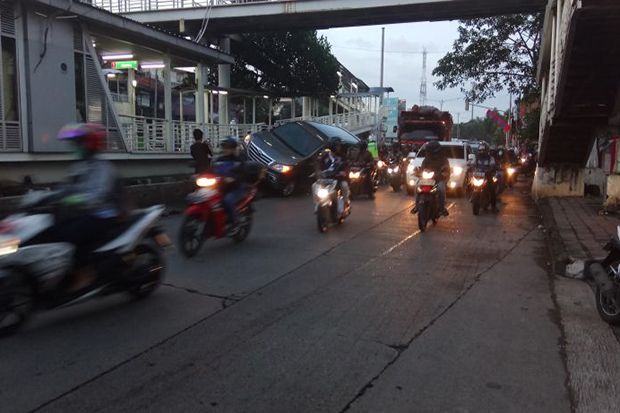 Mobil Tersangkut di...