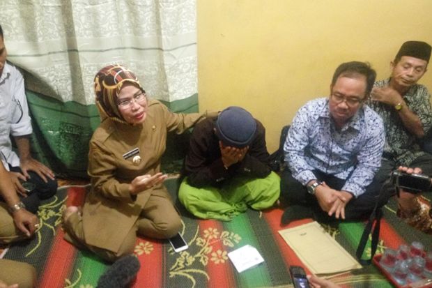 Bupati Serang Kunjungi...