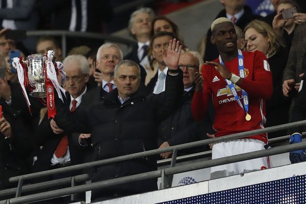 Gaya Mourinho dengan...