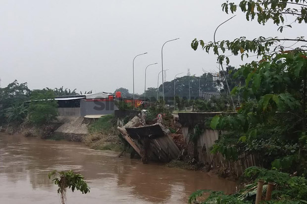 Tanggul Kali Bekasi...