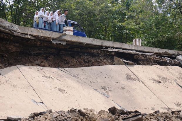Jalan Ambrol, Jalur...