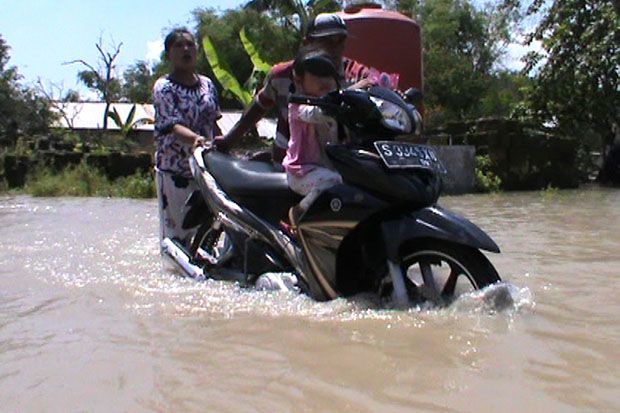 Banjir Jombang Terjang...