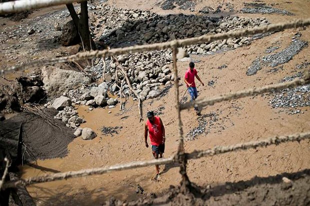 Banjir Terjang Cile,...