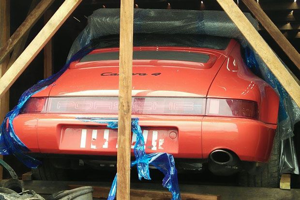 2 Mobil Mewah Diselundupkan...
