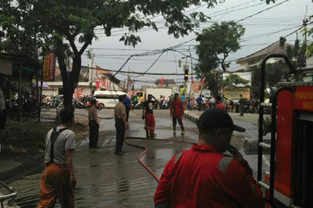 Penjual Sop Kaget Kabel...