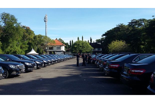 Ratusan Mercedes-Alphard...
