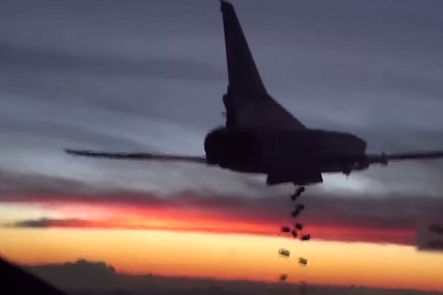 Hujan Bom Jet Tempur...