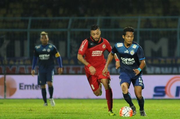 Semen Padang Tundukkan...