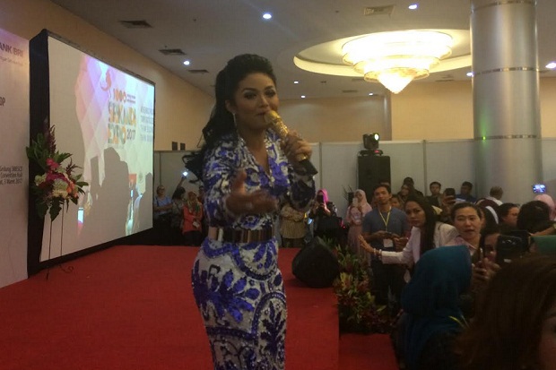 Heboh, Krisdayanti Nyanyikan...
