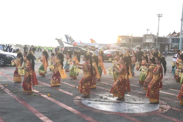 Mendarat di Bali, Raja...