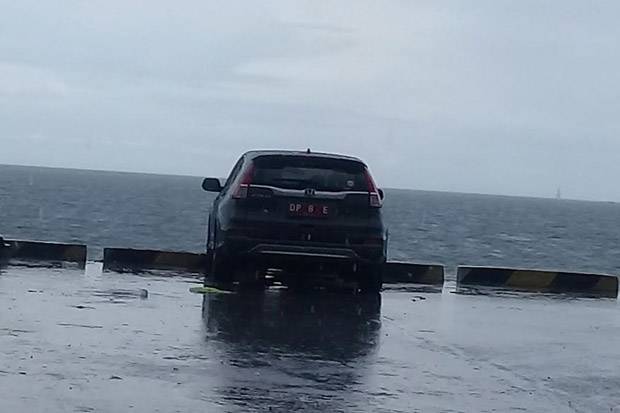 Mobil Bergoyang, Sopir...