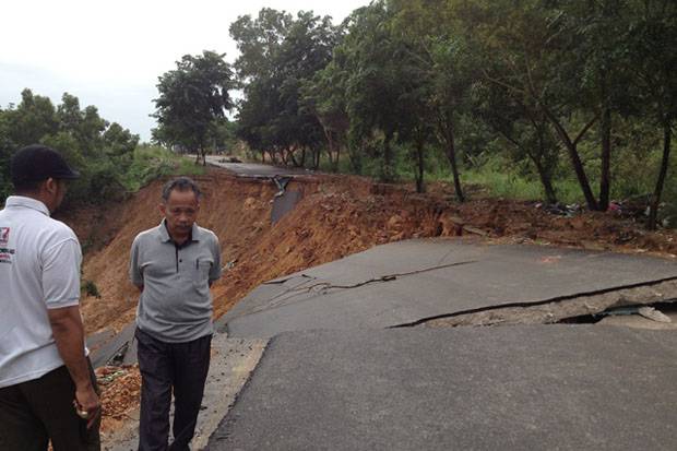 Banjir dan Longsor di...