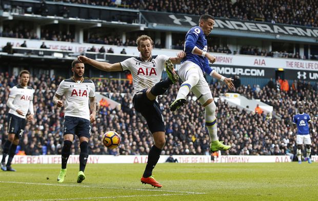 Spurs Perpanjang Rekor...