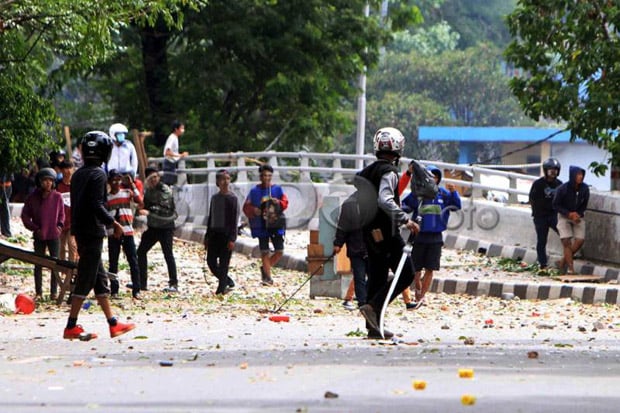 Dua Warga Manggarai...