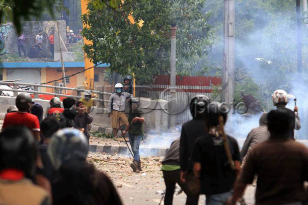 Polisi Buru Pembawa...