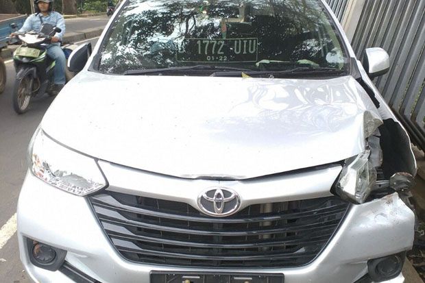 Pengemudi Ngantuk Mobil...