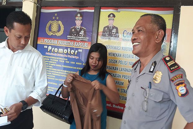 Polisi Tangkap Gadis...