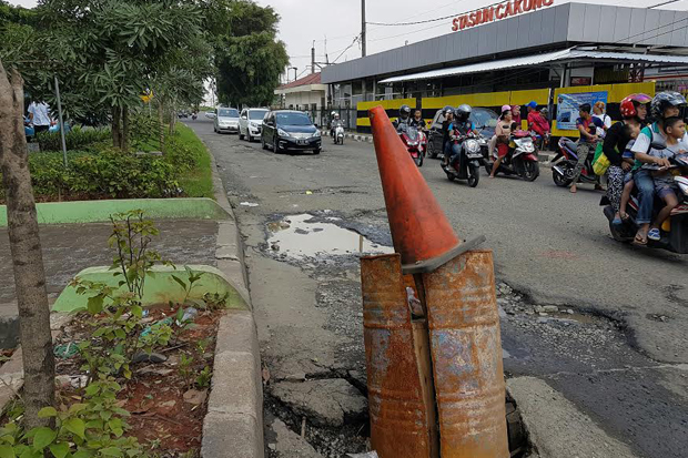 Jalan Rusak, Pemkot...