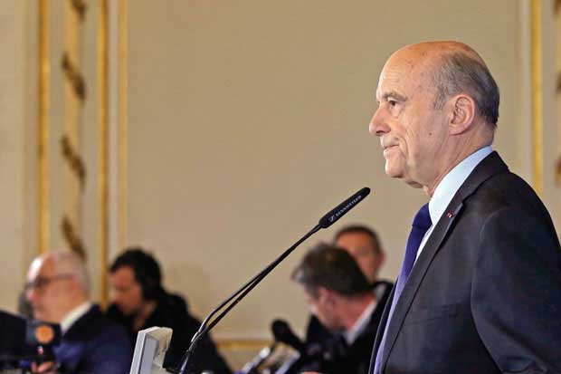Mantan PM Prancis Alain...