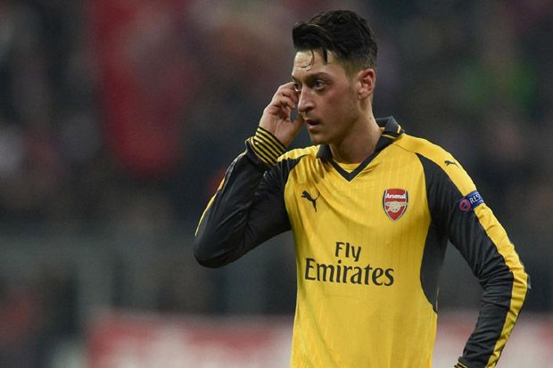 Mesut Oezil Absen Lawan...