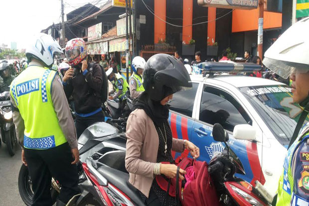 Operasi Simpatik, Polisi...