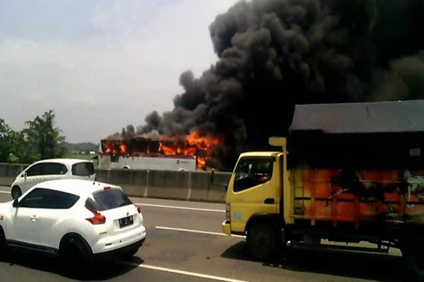 Bus Primajasa Hangus...