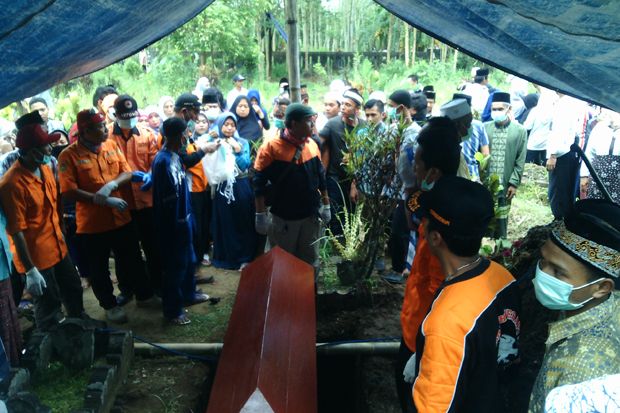 Aziz Korban Tubing Dimakamkan...
