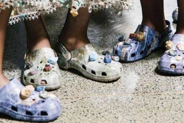 Crocs Rilis Sepatu Mewah...