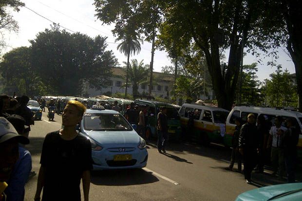 Hari Ini, Angkot se-Kota...