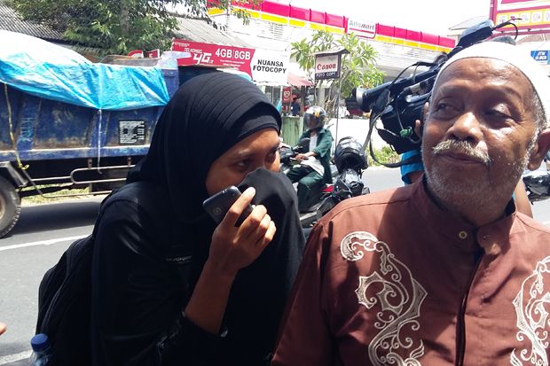 Perempuan Berjilbab...