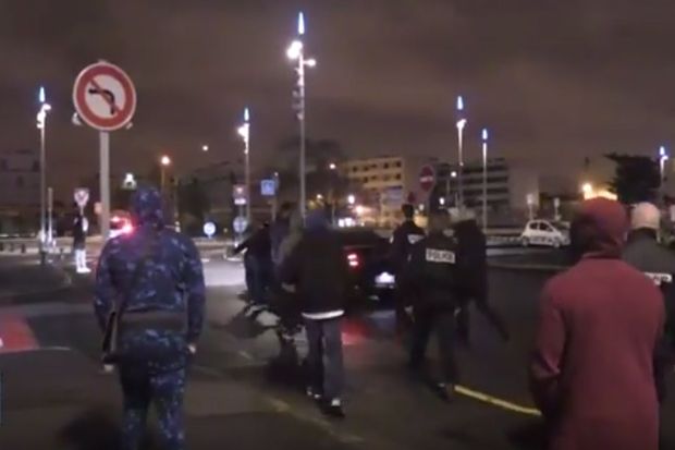 Tiba di Paris, Pemain...