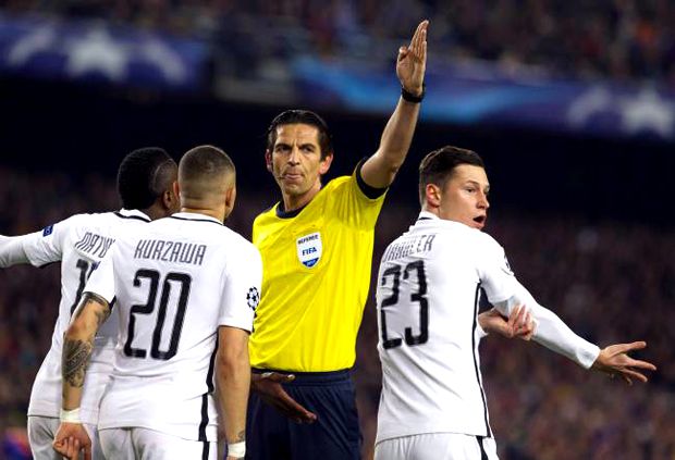Wasit Pertandingan Barcelona...