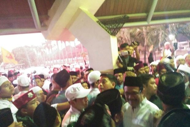 Acara Zikir Belum Kelar,...