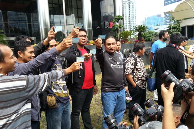 Jokowi Didesak Nonaktifkan...