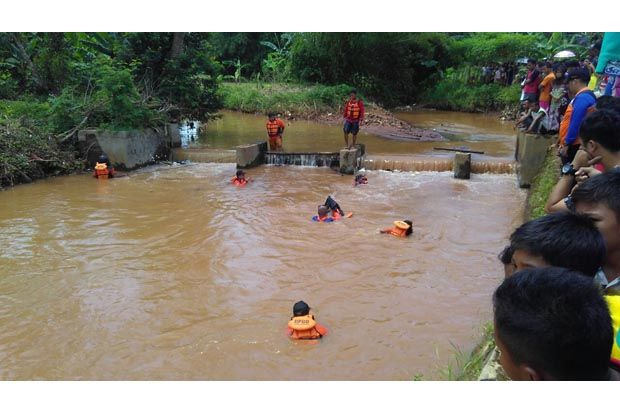 Diajak Ayah Cuci Jeroan...