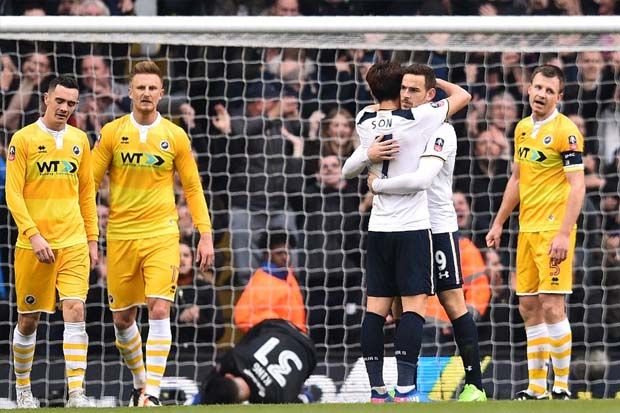 Tottenham ke Semifinal...