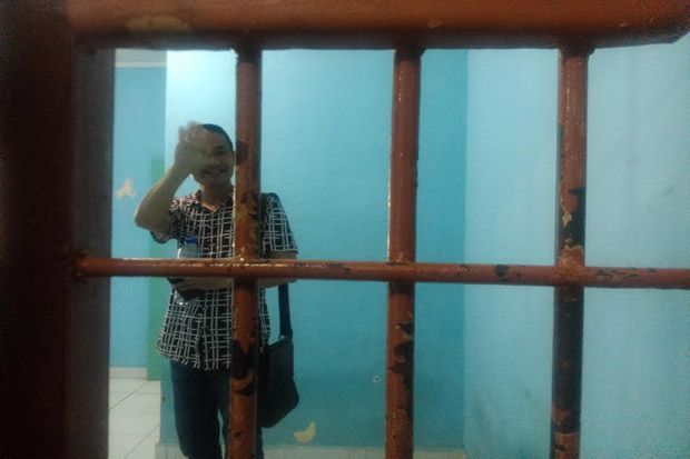 Salahi Izin Kunjungan,...