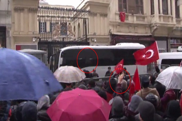 Mengamuk, Massa Turki...