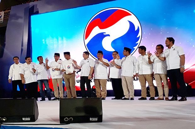 Prabowo dan HT Hadiri...